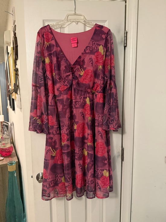 Betsey Johnson Dresses & Skirts - Betsey Johnson Purple Floral V-Neck Long Sleeve Dress